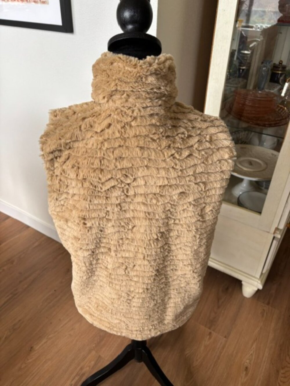 Mixit Tan Faux Fur Vest Hook and Eye Closure EUC S/M - Picture 3 of 6